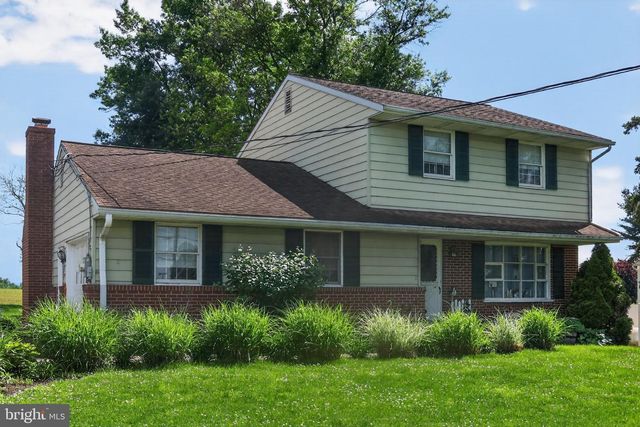 1106 VILLAGE RD, Lancaster, PA 17602