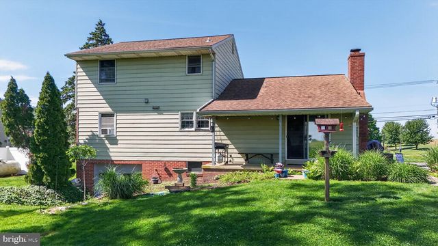 1106 VILLAGE RD, Lancaster, PA 17602