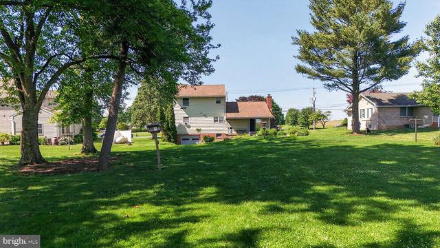 1106 VILLAGE RD, Lancaster, PA 17602