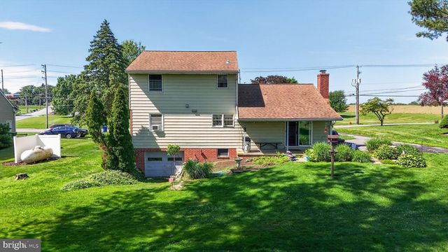 1106 VILLAGE RD, Lancaster, PA 17602