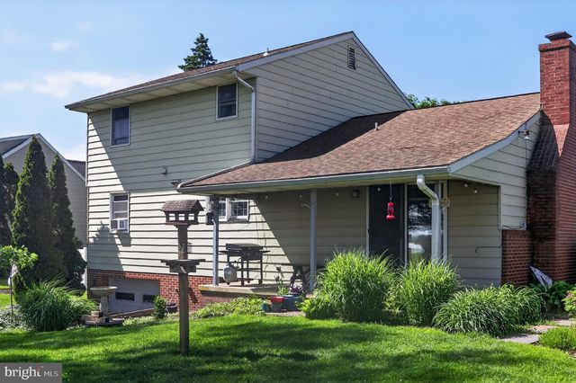 1106 VILLAGE RD, Lancaster, PA 17602