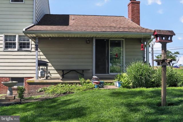 1106 VILLAGE RD, Lancaster, PA 17602