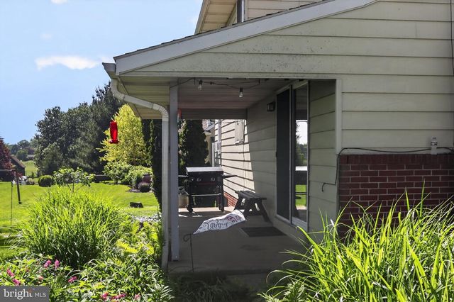 1106 VILLAGE RD, Lancaster, PA 17602