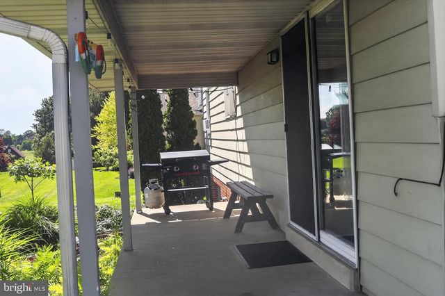 1106 VILLAGE RD, Lancaster, PA 17602
