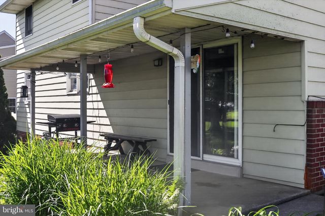 1106 VILLAGE RD, Lancaster, PA 17602