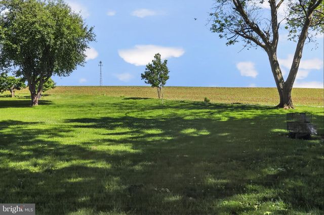 1106 VILLAGE RD, Lancaster, PA 17602