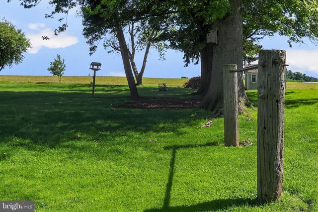 1106 VILLAGE RD, Lancaster, PA 17602