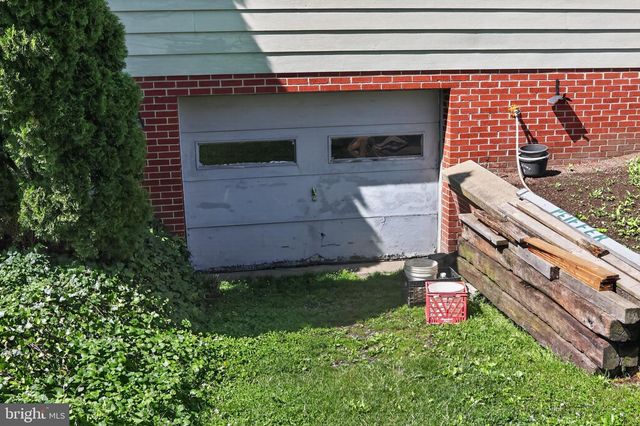 1106 VILLAGE RD, Lancaster, PA 17602
