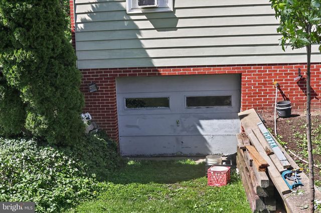 1106 VILLAGE RD, Lancaster, PA 17602