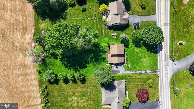 1106 VILLAGE RD, Lancaster, PA 17602
