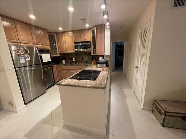 6339 Bay Club Dr 2, Fort Lauderdale, FL 33308