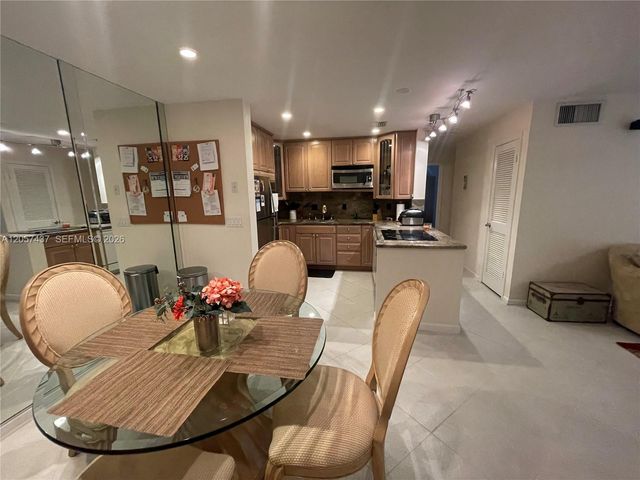 6339 Bay Club Dr 2, Fort Lauderdale, FL 33308