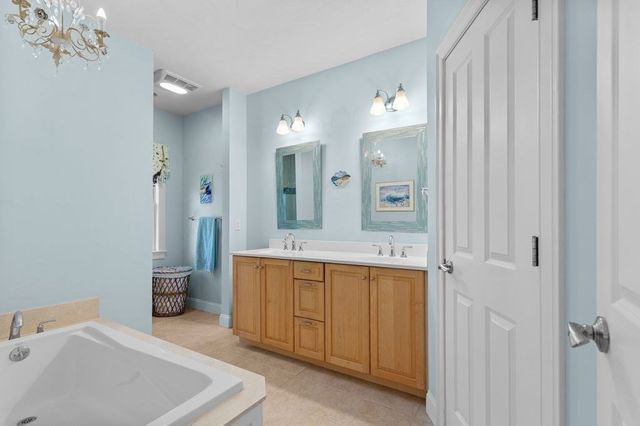 18 Aberdeen 18, Plymouth, MA 02360