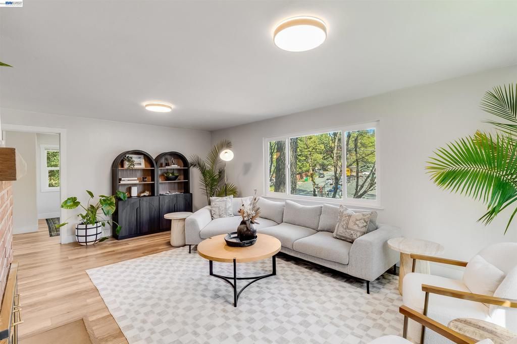 Image 10 of property listing at 11896 Nancy Ln, Grass Valley, CA 95945