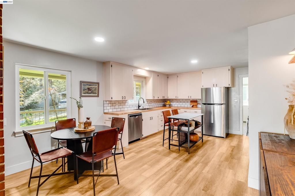 Image 18 of property listing at 11896 Nancy Ln, Grass Valley, CA 95945