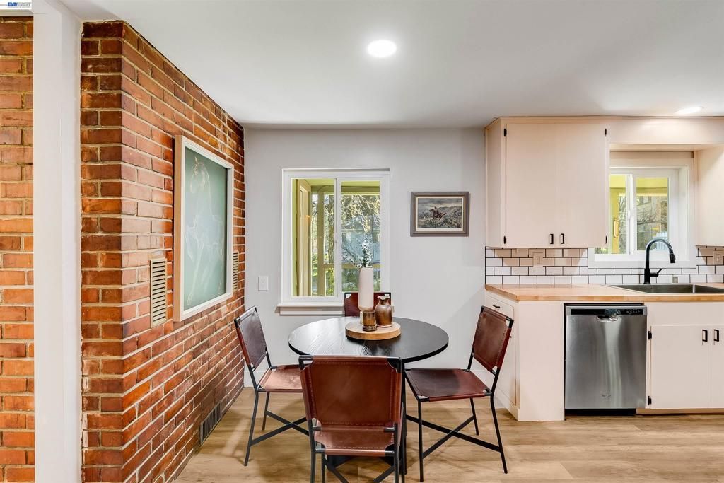 Image 19 of property listing at 11896 Nancy Ln, Grass Valley, CA 95945