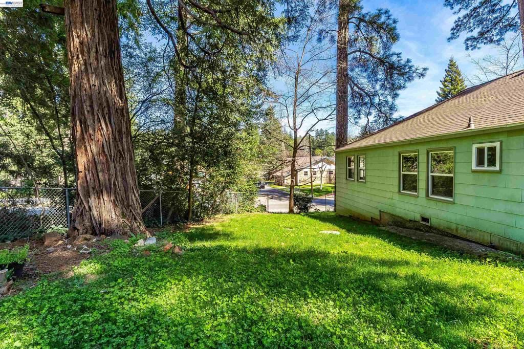 Image 37 of property listing at 11896 Nancy Ln, Grass Valley, CA 95945