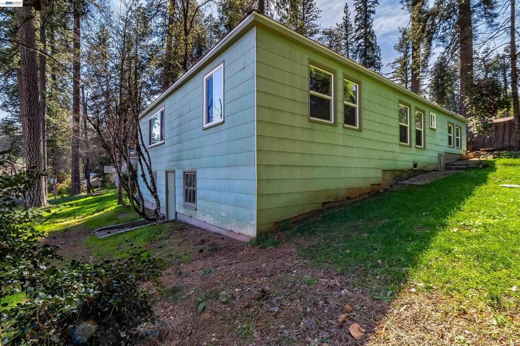 Image 38 of property listing at 11896 Nancy Ln, Grass Valley, CA 95945