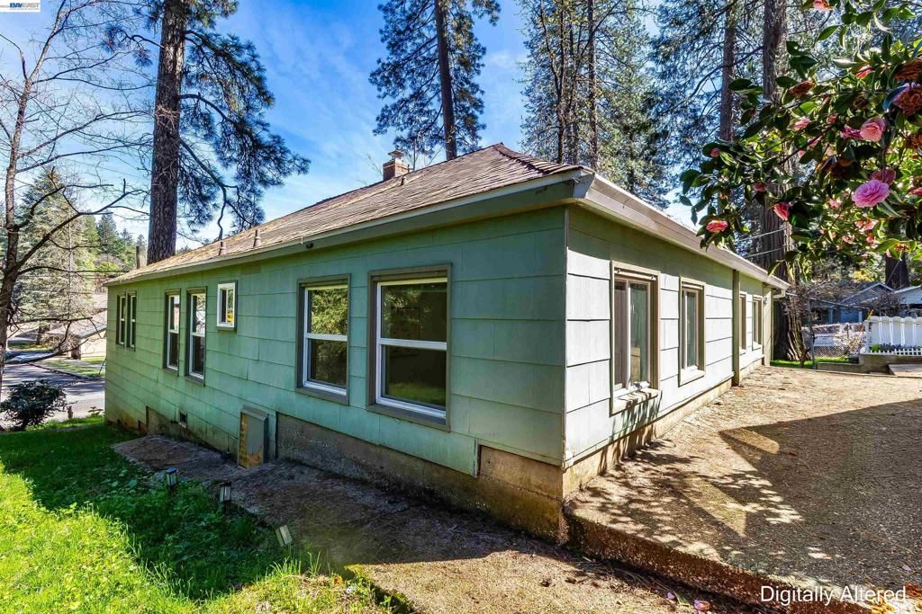 Image 42 of property listing at 11896 Nancy Ln, Grass Valley, CA 95945