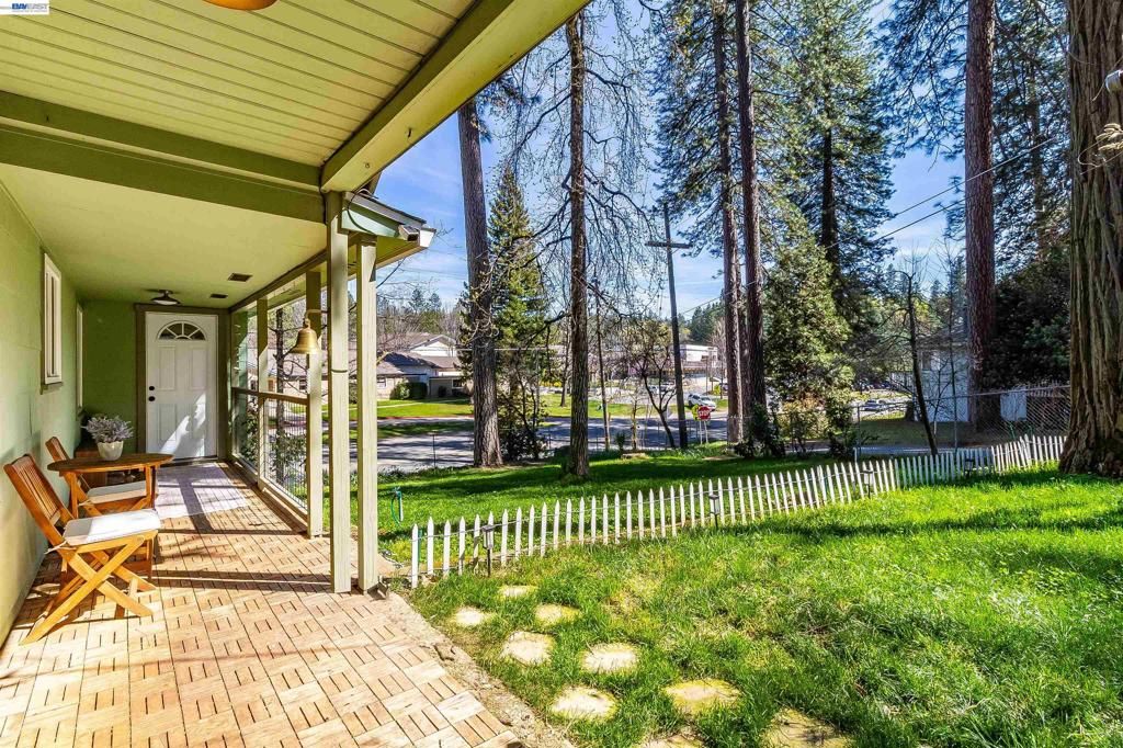 Image 5 of property listing at 11896 Nancy Ln, Grass Valley, CA 95945