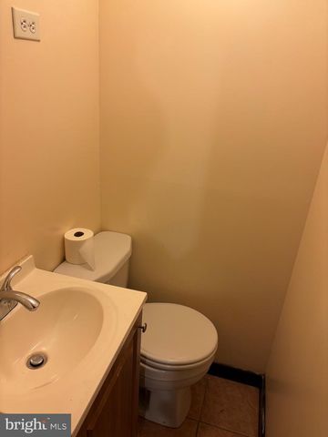 4003 E ROOSEVELT BLVD, Philadelphia, PA 19124