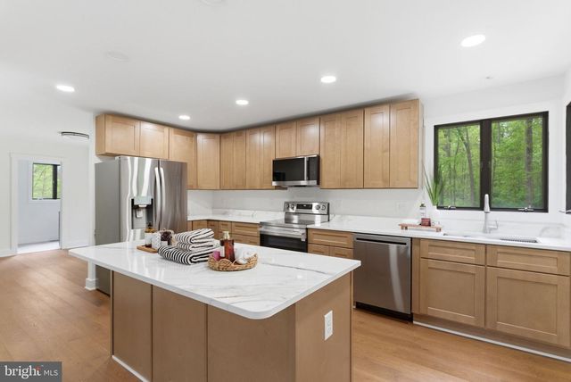 387 WEAVER LN, Martinsburg, WV 25403