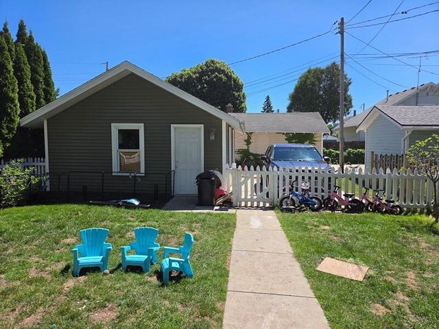 2011 N 9th STREET, Sheboygan, WI 53081