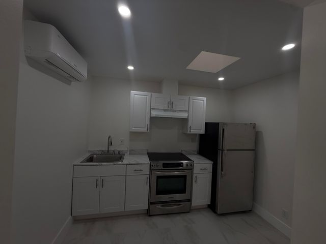 2550 Lake Haven Road, West Palm Beach, FL 33415