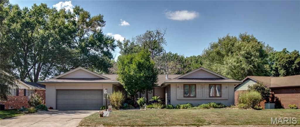 Image 1 of property listing at 5400 Dixon Drive, Godfrey, IL 62035