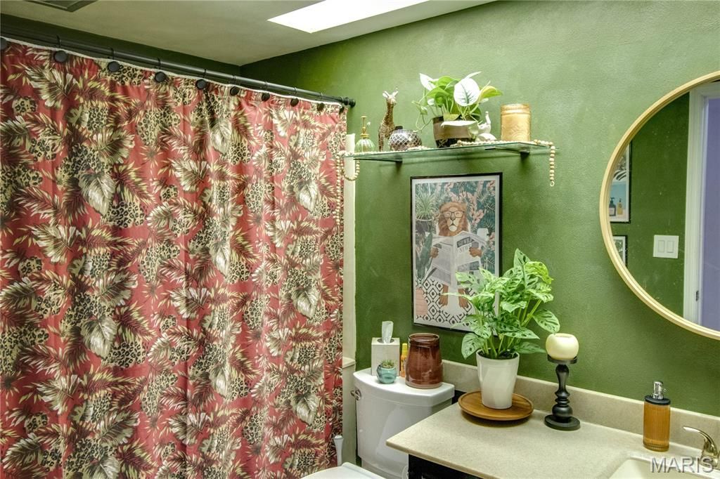 Image 28 of property listing at 5400 Dixon Drive, Godfrey, IL 62035