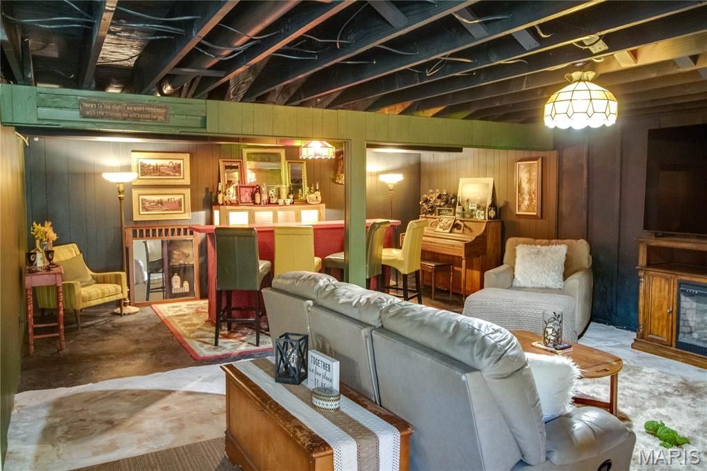 Image 32 of property listing at 5400 Dixon Drive, Godfrey, IL 62035