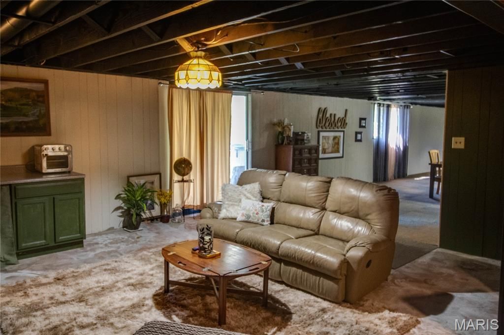 Image 33 of property listing at 5400 Dixon Drive, Godfrey, IL 62035