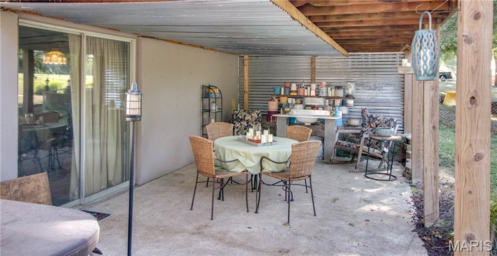Image 41 of property listing at 5400 Dixon Drive, Godfrey, IL 62035