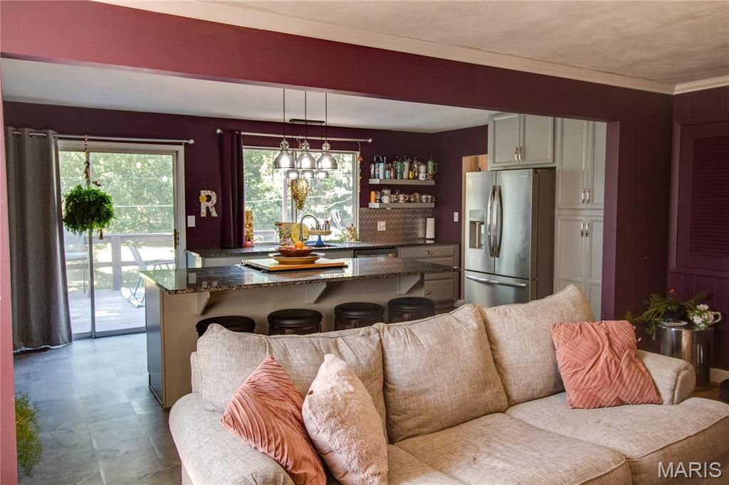 Image 9 of property listing at 5400 Dixon Drive, Godfrey, IL 62035