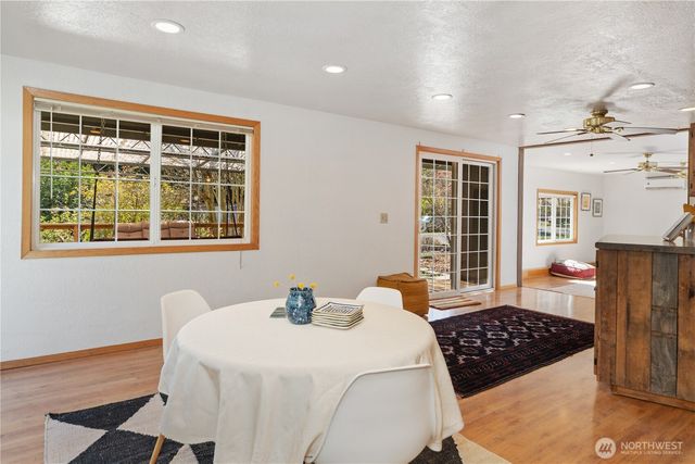 21 Glen Avenue, Chimacum, WA 98325