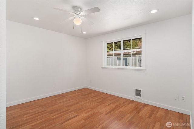 21 Glen Avenue, Chimacum, WA 98325