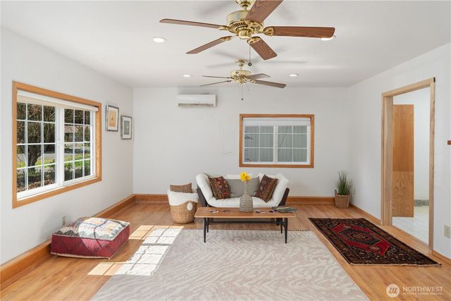 21 Glen Avenue, Chimacum, WA 98325