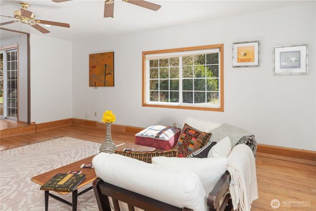 21 Glen Avenue, Chimacum, WA 98325