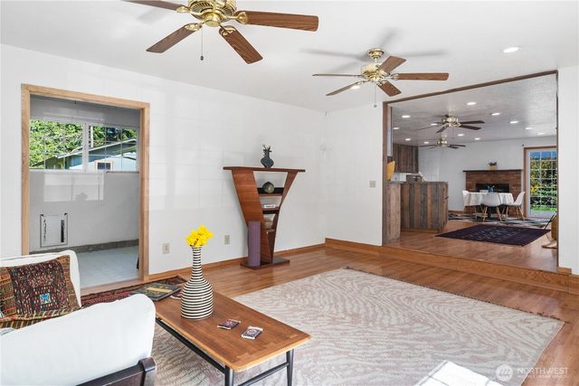 21 Glen Avenue, Chimacum, WA 98325