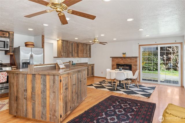 21 Glen Avenue, Chimacum, WA 98325