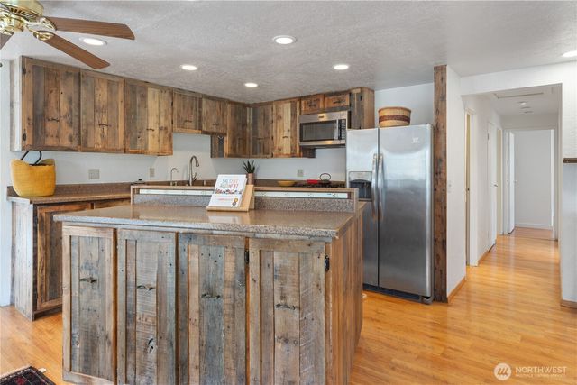 21 Glen Avenue, Chimacum, WA 98325