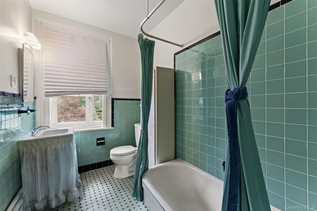 33 Deerfield Avenue, Eastchester, NY 10709