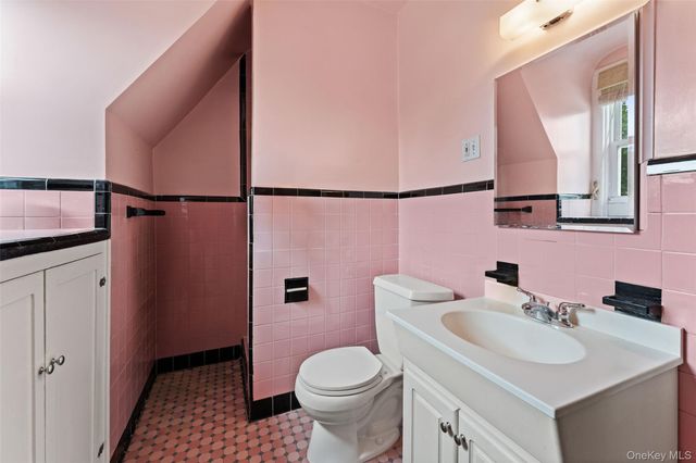 33 Deerfield Avenue, Eastchester, NY 10709