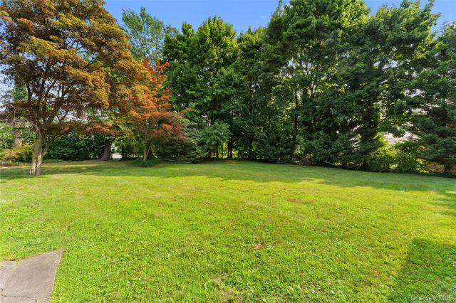 33 Deerfield Avenue, Eastchester, NY 10709