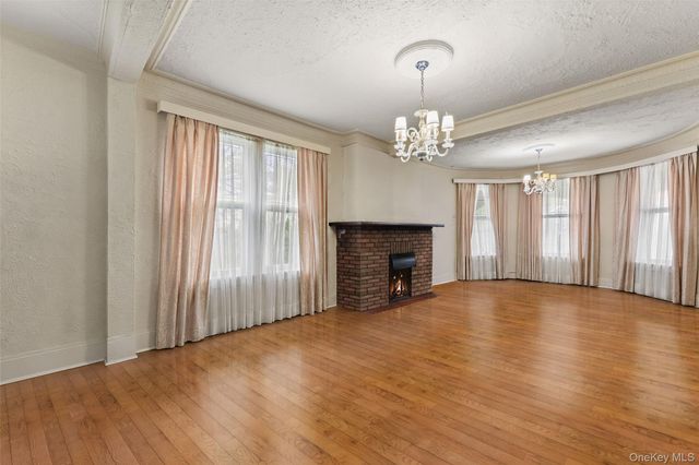 33 Deerfield Avenue, Eastchester, NY 10709