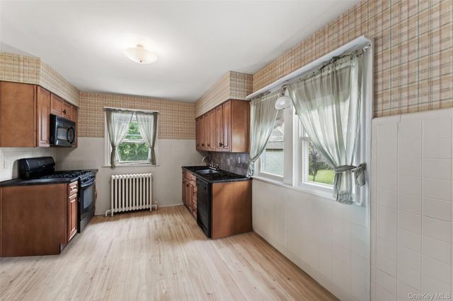 33 Deerfield Avenue, Eastchester, NY 10709
