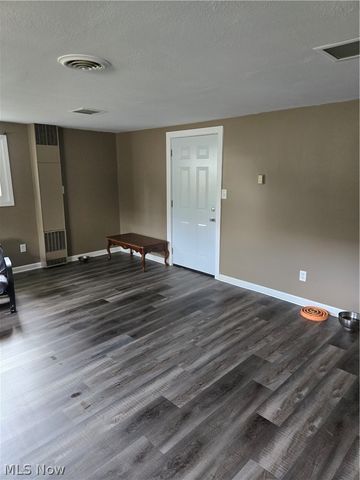 1024 Quentin Road, Eastlake, OH 44095