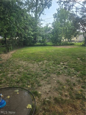 1024 Quentin Road, Eastlake, OH 44095