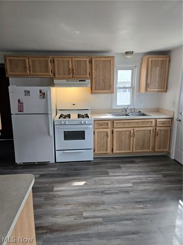 1024 Quentin Road, Eastlake, OH 44095