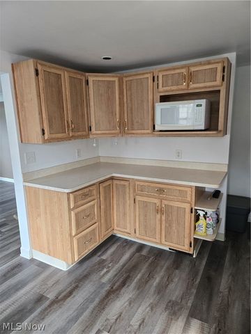 1024 Quentin Road, Eastlake, OH 44095